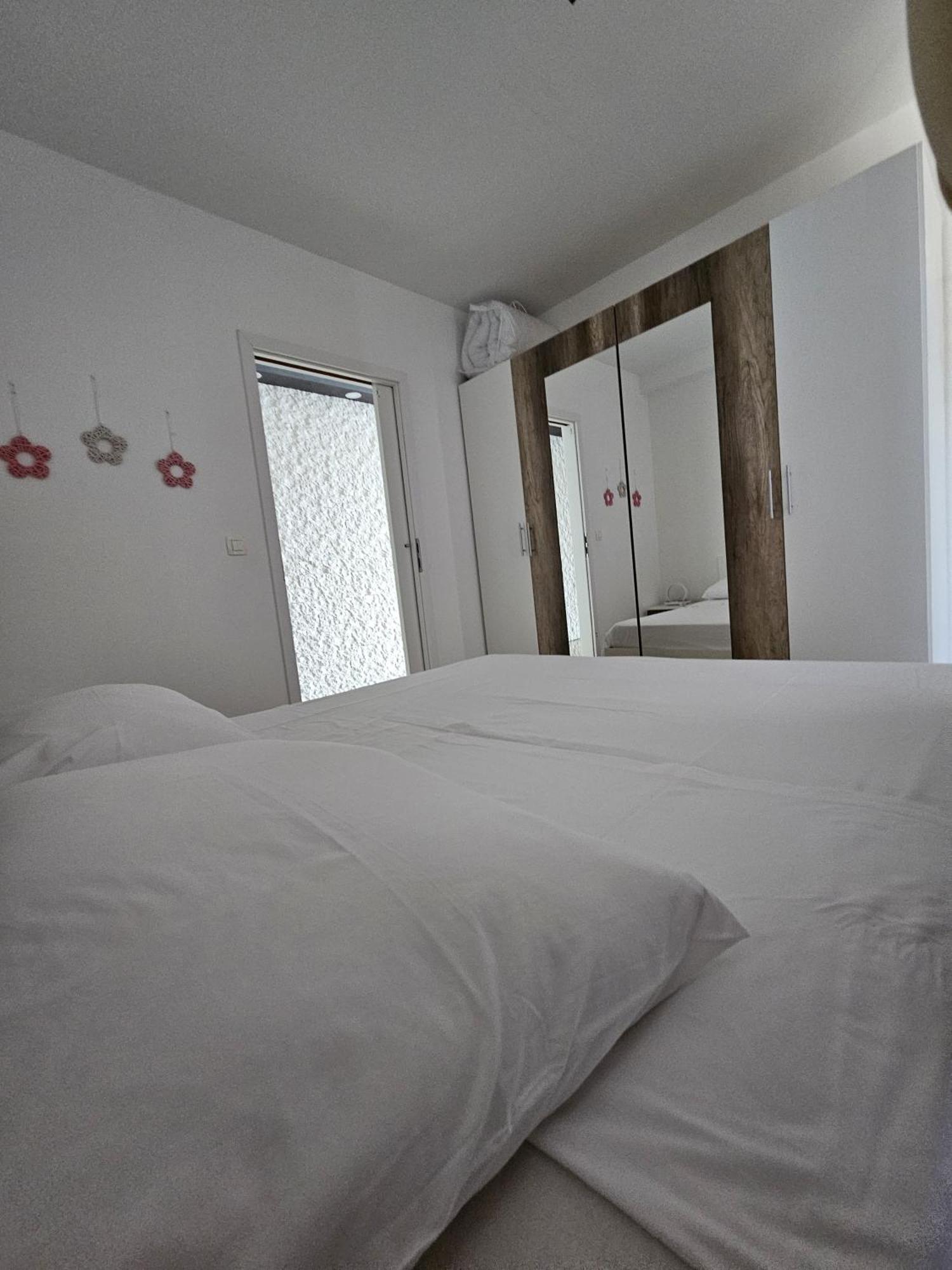 Apartman Marko2 ชิเบนิก ภายนอก รูปภาพ